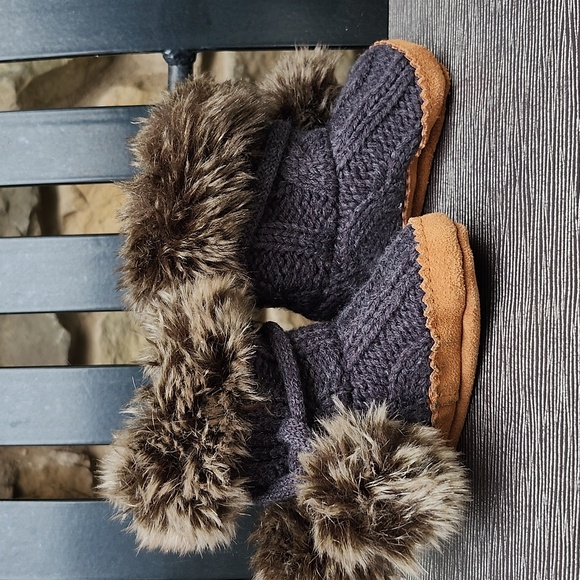 RESTORATION HARDWARE ARTIC FOX BABY BOOTIES - Picture 10 of 11
